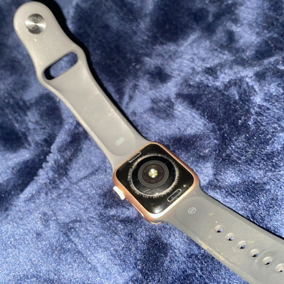 Apple watch series 5.. - Picture 11 of 17